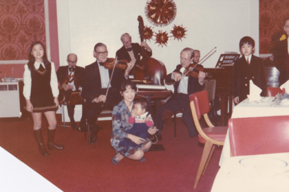 イギリス・ロンドンに移り住んだ11歳のころ。日本で学んだ英語は、日本語で言えば「～でござる」のような表現で、渡英してから学び直したという