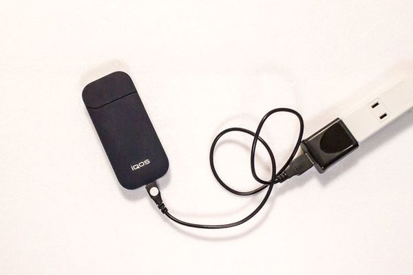 アイコスの充電風景はこんな感じ