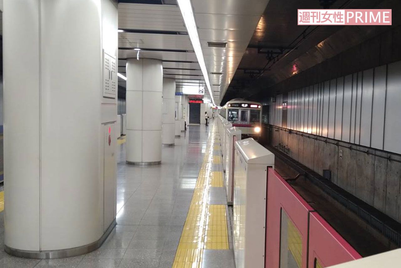 服部恭太容疑者が現行犯逮捕された国領駅のホーム