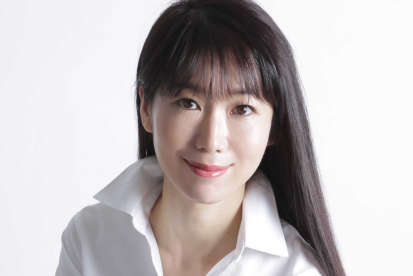 齊藤あきさん　パーソナルビューティープロデューサー・毛髪診断士。美肌・美髪サロン「ティナロッサ」、（一社）日本美髪協会代表。東洋と西洋を融合した豊富な知識と審美眼を持ち、どんな肌や髪でもキレイになれる「美肌・美髪のスペシャリスト」として活動。5万人以上のあらゆる肌や髪と向き合い、現在は雑誌やテレビ、セミナー講師など、さまざまなメディアで活躍中。