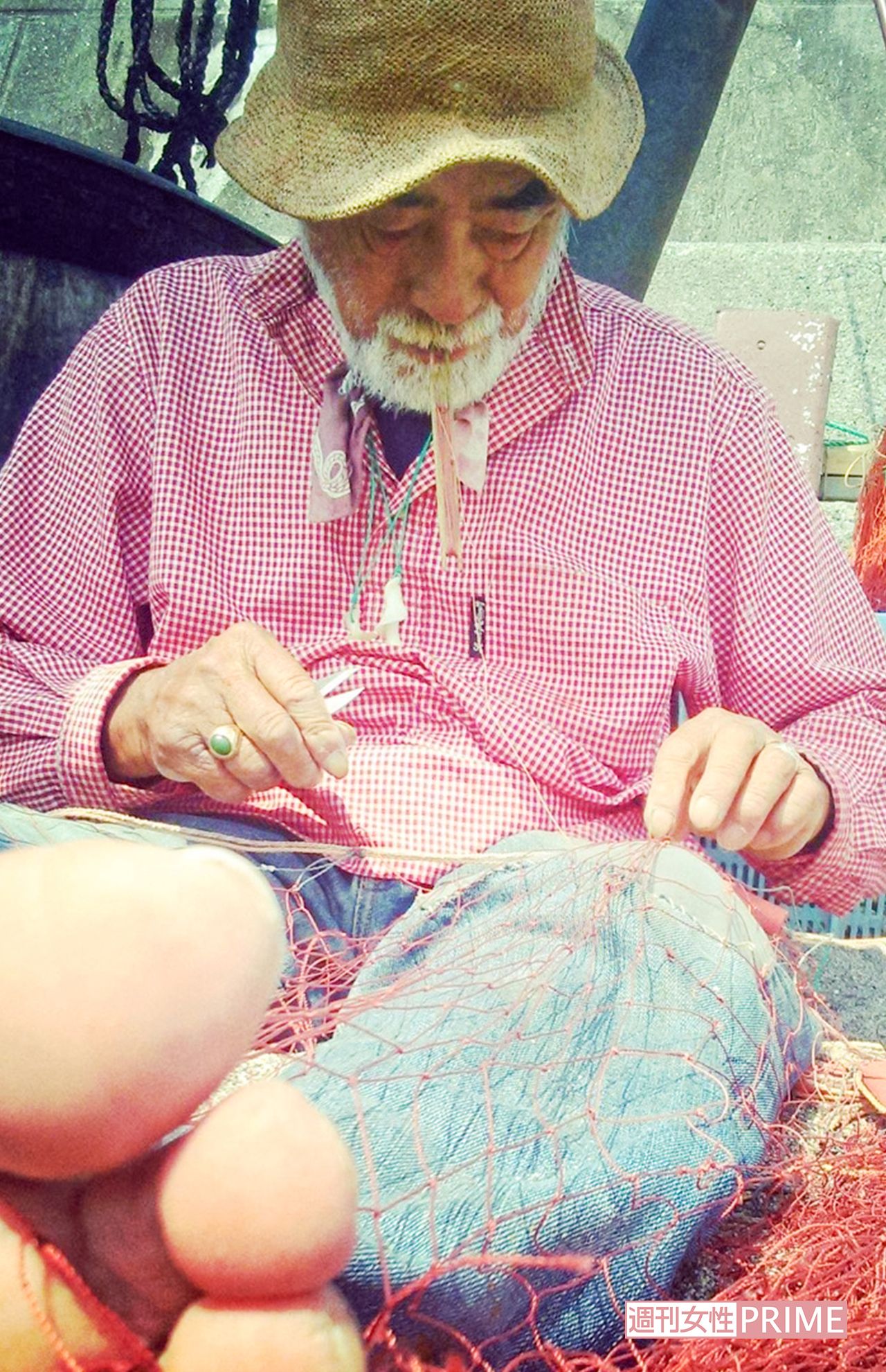 海の生き物の知識も豊富だった師匠の矢嶋四郎さん。網の縫い方や天草から寒天を作る方法なども教えてくれた