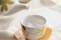 冷え対策だけじゃない！はちみつやしょうが、味噌に大葉、ちょい足し「白湯」で美肌＆腸活