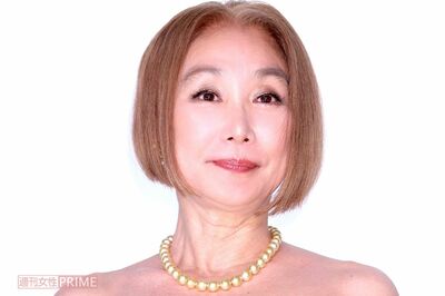 浅野温子、隅田川花火大会の中継に出演し“攻めすぎ”ヘアスタイルが話題「ブル中野と同じヘアスタイル」
