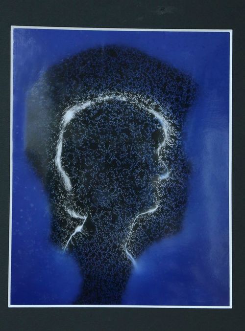 同級生の女性の穏やかな横顔を撮影した作品