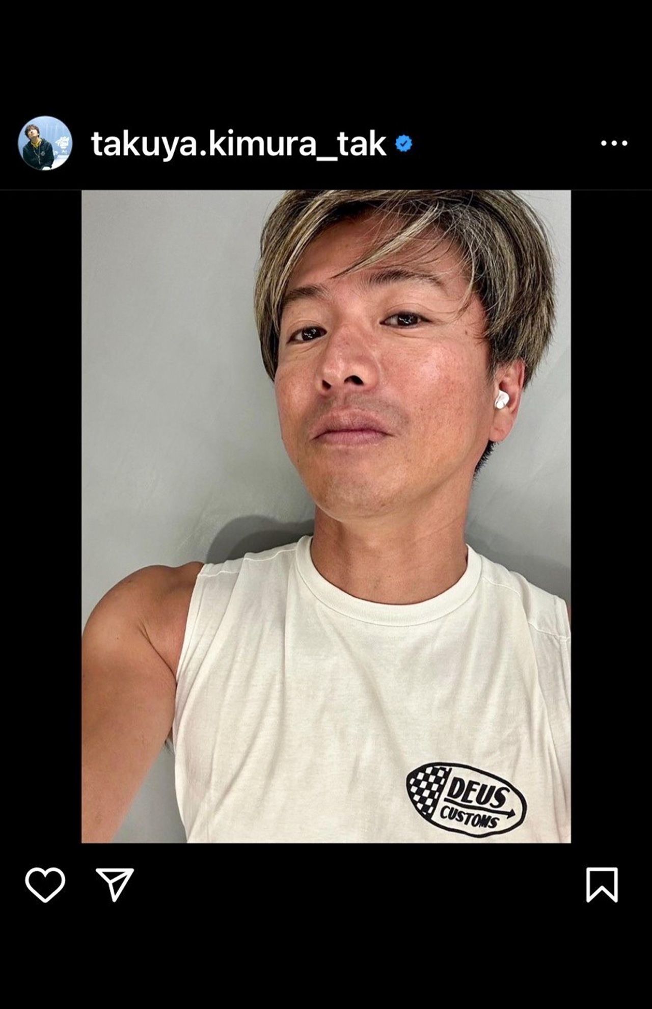 サーフィンでの日焼け肌と白いノースリーブが最高。この日はジム＆サウナでスッキリ（木村拓哉公式インスタグラムより）