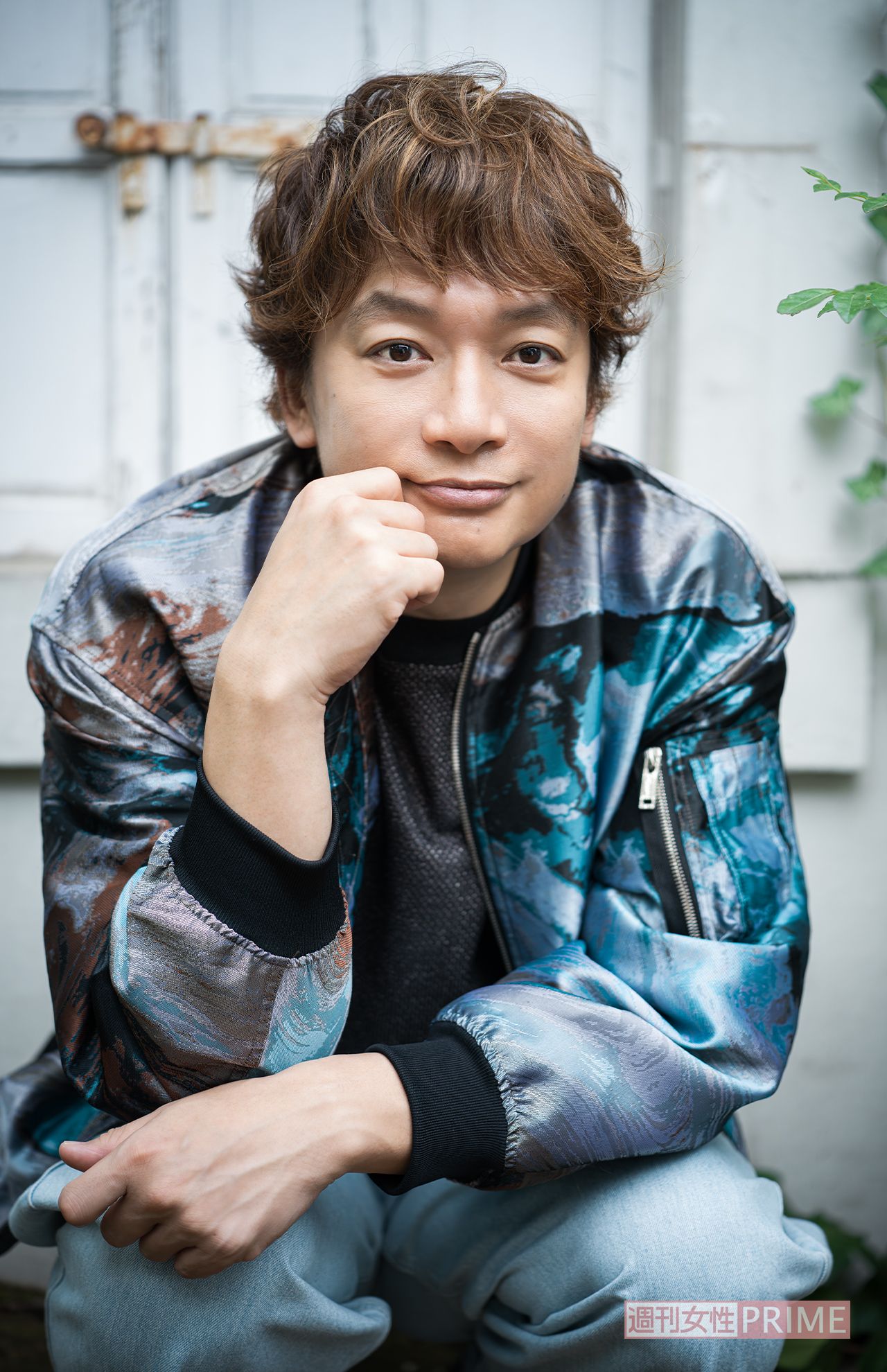 香取慎吾　撮影／廣瀬靖士　ヘアメイク／石崎達也（香取）　スタイリスト／黒澤彰乃　衣装協力／junhashimoto/junhashimotoOMOTESANDO、ネフォロジスト/株式会社ワイエムティー