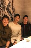 ’18年に水泳の瀬戸大也、柔道のベイカー茉秋の同級生3人で食事をした大谷(ベイカー茉秋ツイッターより)
