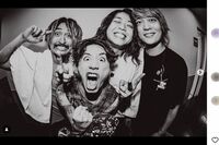 ONE OK ROCKのライブ会場が“ゴミだらけ”　ファンのポイ捨てに「ドームはゴミ箱じゃない」悲鳴、空き缶散…