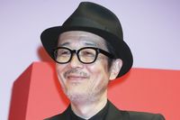 リリー・フランキー、酒場にふらっと現れ常連客を「タコ社長！」と呼ぶ魅惑の人柄