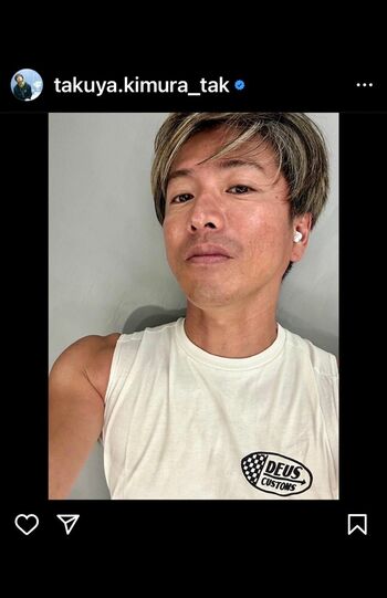 サーフィンでの日焼け肌と白いノースリーブが最高。この日はジム＆サウナでスッキリ（木村拓哉公式インスタグラムより）