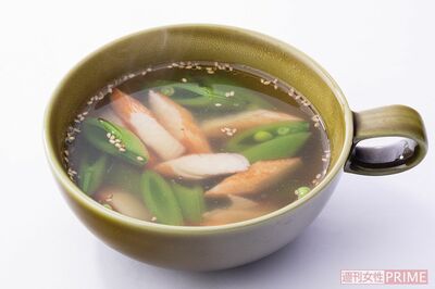 『カニカマとスナップエンドウの中華スープ』