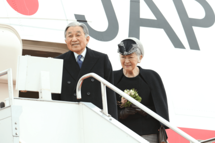 '17年11月、初のベトナム公式訪問のため、政府専用機で羽田空港を出発される上皇ご夫妻