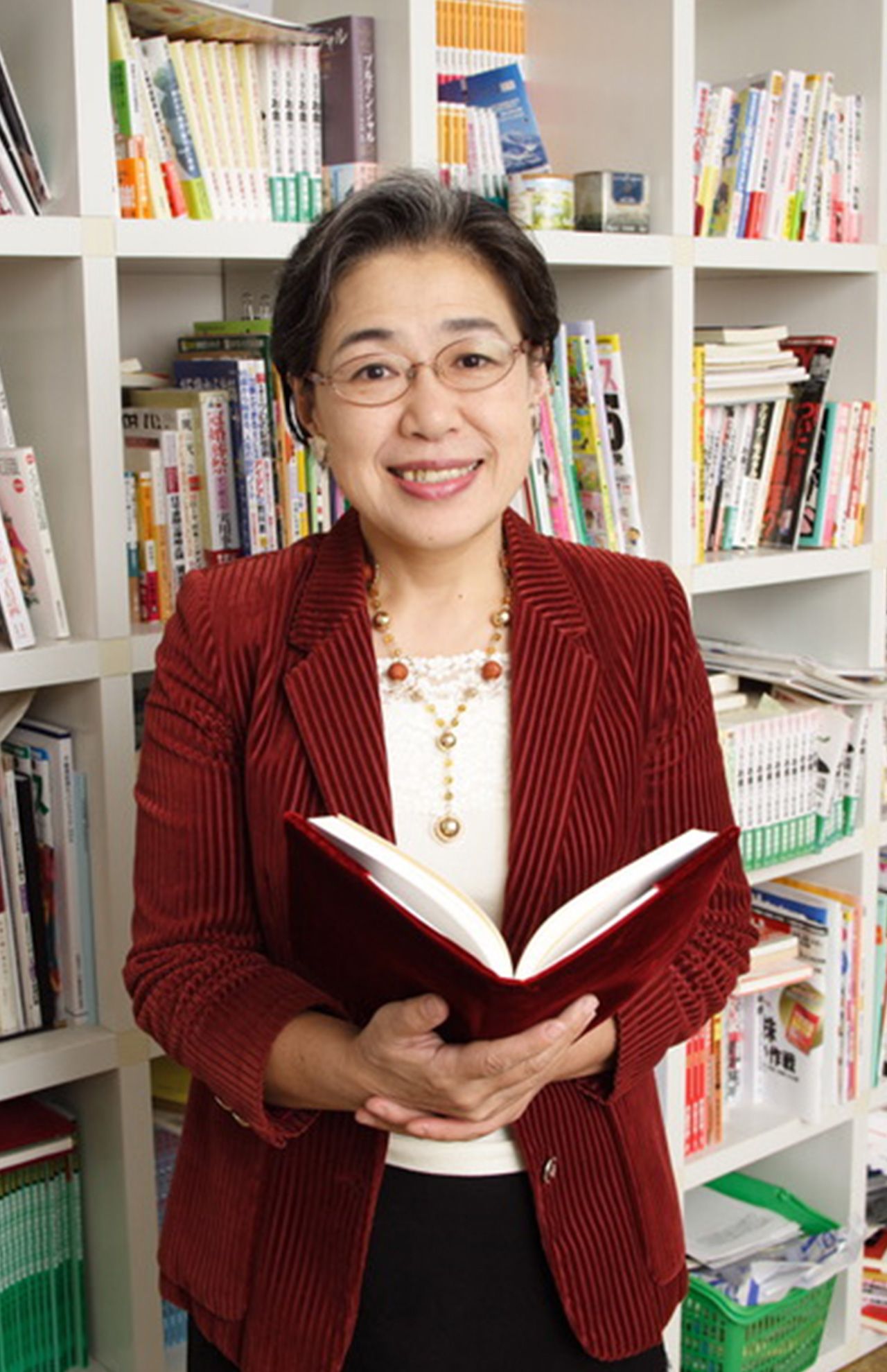 お話しを伺った経済ジャーナリストの荻原博子（おぎわら・ひろこ）さん