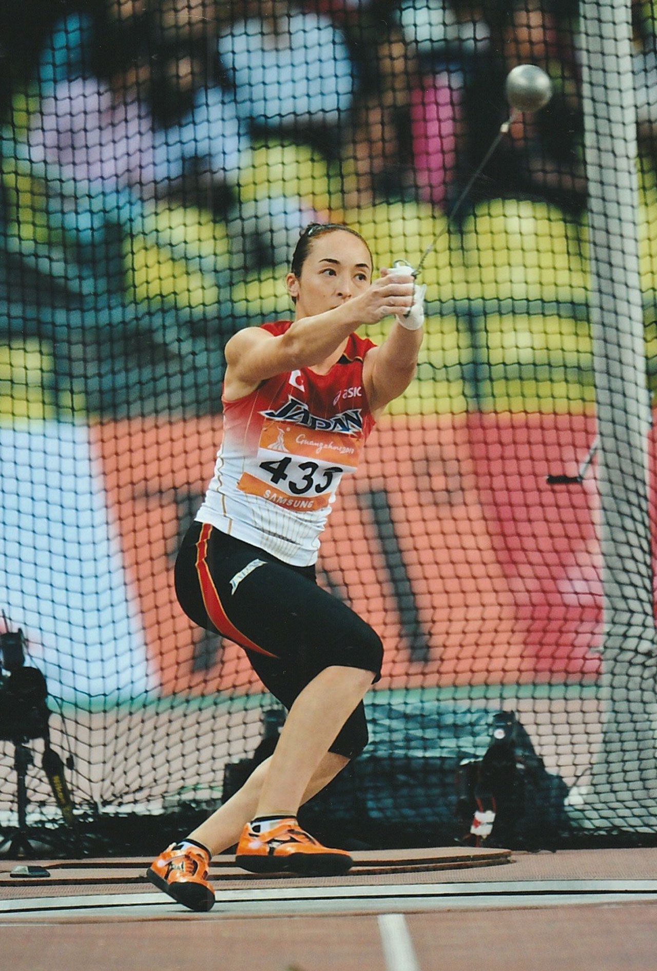 2010年、子宮内膜症のオペから1年後。アジア大会ハンマー投げ銅メダルに輝いた室伏由佳さん