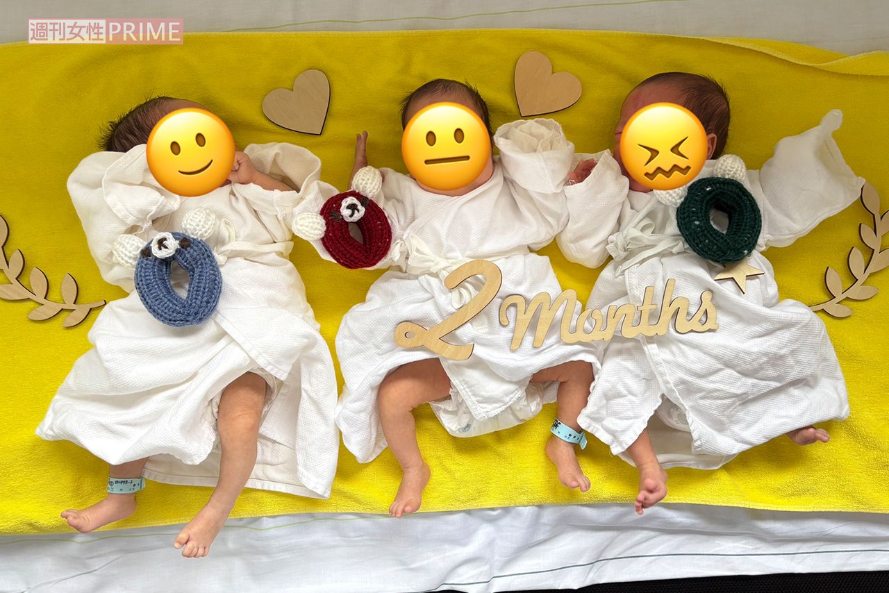 NICUで成長し、産後2か月で3人が自宅にそろった記念の一枚　写真／桑子英里さん