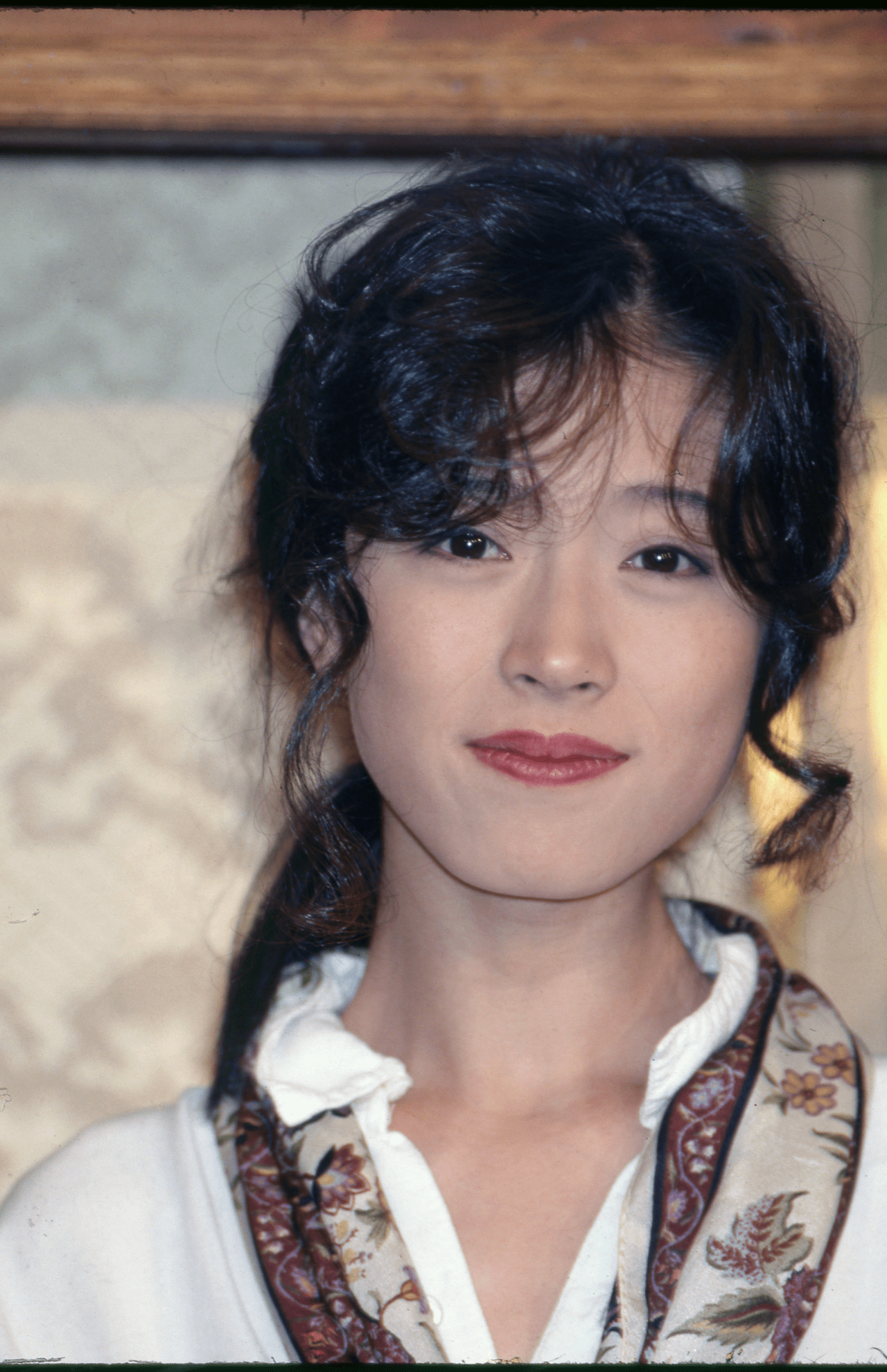 テレビドラマ『素顔のままで』（'92年、フジテレビ系）の会見での明菜。女優として復活と思われたが