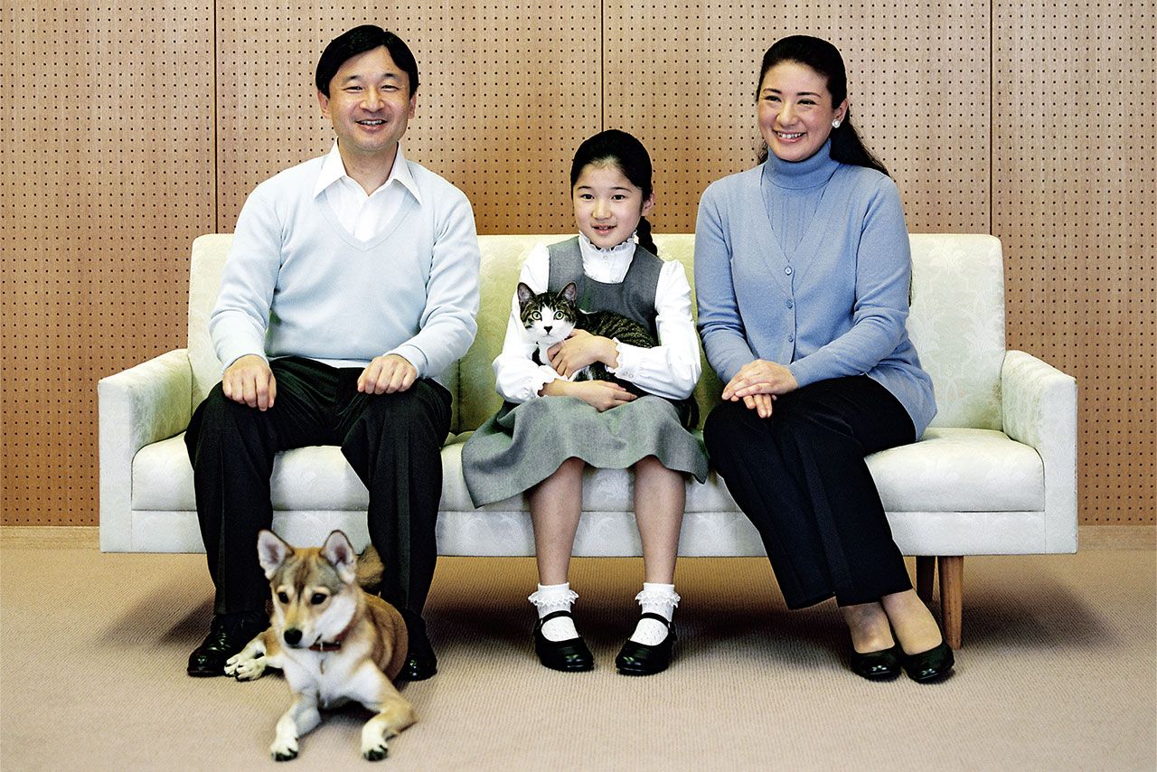 幼少期は、動物たちに囲まれて育った愛子さま(宮内庁提供写真)