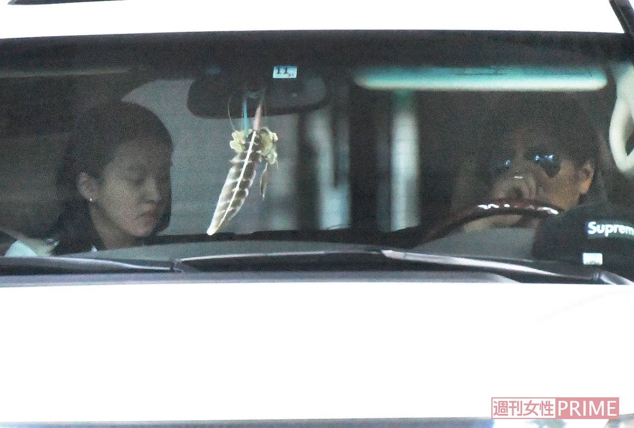 普段は静香の運転する四駆で送迎中の木村。父娘は楽しそうに話していた