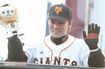 観客に手を振る坂本勇人(読売巨人軍 日本シリーズ優勝パレード2012年)