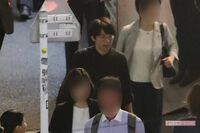 『東京独身男子』打ち上げで斎藤工がアガる！ 深夜に熱唱した“米津ソング”