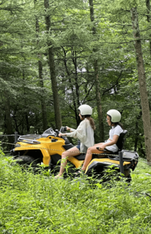 森の中をバギーで走って大興奮!