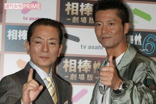 『相棒』に出演する水谷豊と寺脇康文