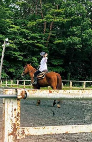 大河撮影のため乗馬の練習に励む吉高由里子（本人のXより）