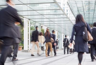 「正規で過労死並の重労働」か「非正規で低賃金」 女性労働者間で進む“悪魔の二極化”