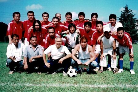 ベトナムのサッカーチームのメンバーと