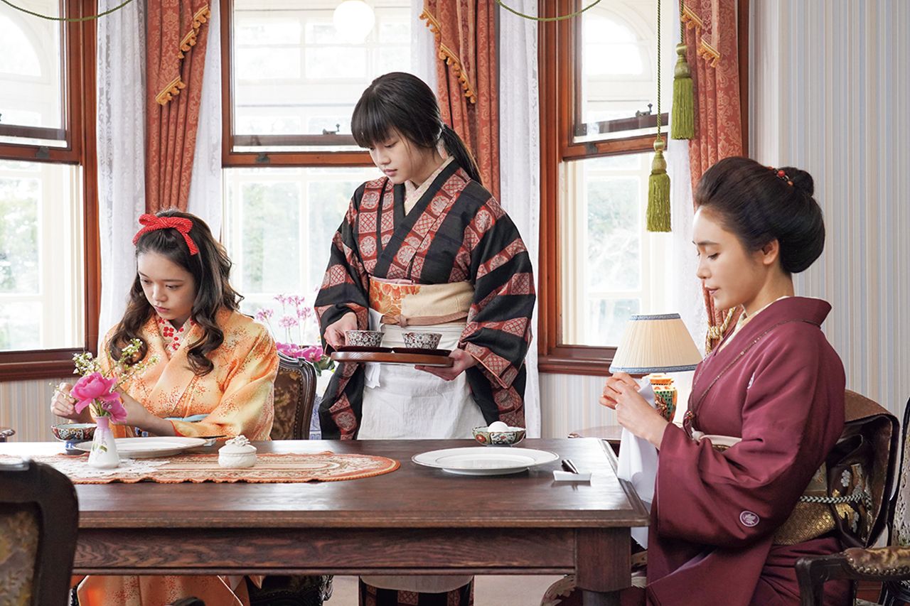 今田美桜・写真真ん中、山口紗弥加・写真右、高石あかり・写真左『わたしの幸せな結婚』（c）2023 映画『わたしの幸せな結婚』製作委員会