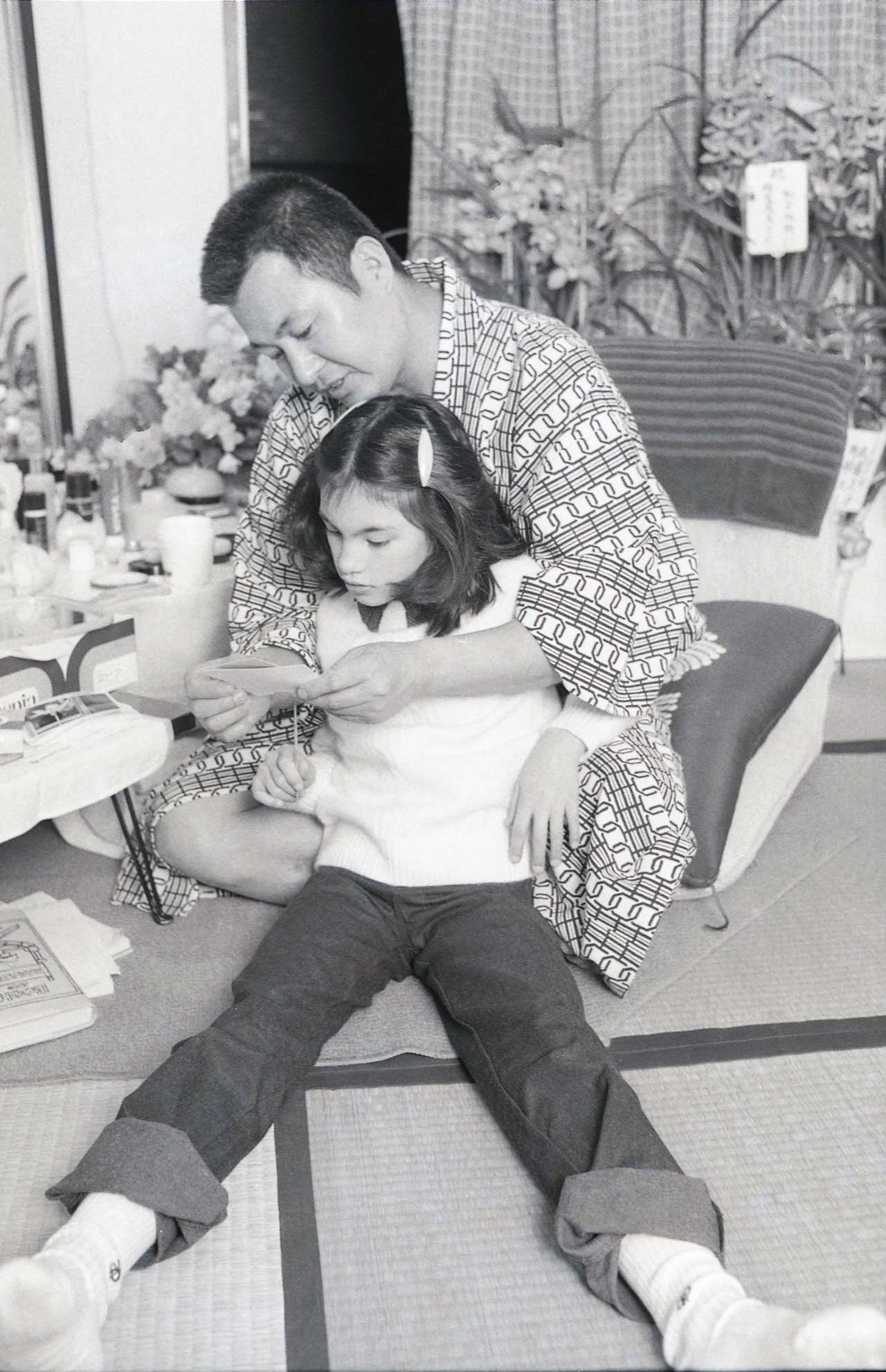 梅宮アンナと故・梅宮辰夫さん、楽屋にて（1982年2月22日）