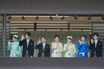 《裸で柵突破事件で警備は最高レベルに》愛子さま“推し活うちわ”も出現した「天皇誕生日一般参賀」異例の防護ネット