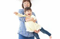 祖父母による「孫ブルー」が増加中！子ども世帯とのムリのない付き合い方