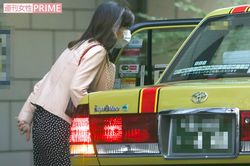 二宮のマンションを出て、大通りまで歩いてタクシーに乗った伊藤