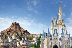 《ディズニーリゾート》増収要因の『ディズニー・プレミアアクセス』が“値上げ”、家族で「1日10万円」も現実的に！加速する“課金ゲー化”