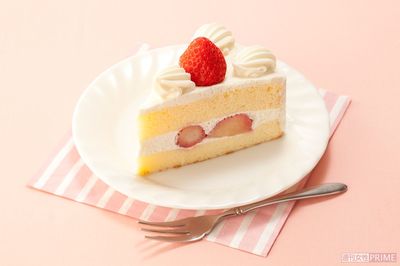 スペシャル苺ショート（324円）