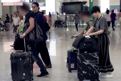 長澤まさみと東出昌大が香港国際空港に降り立つ「あれ？  もしかして」