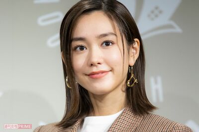 桐谷美玲、インスタグラムで見せる私服姿に「割と謎」「これで正解?」ハイセンスすぎるコーデにツッコミの…