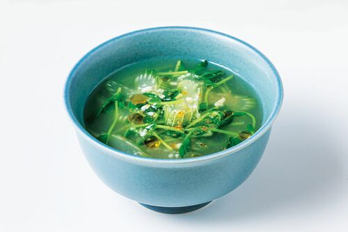 【更年期＆月経中の不調】セロリと豆苗のクミンスープ　写真／持城壮