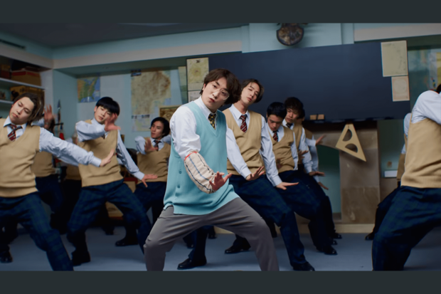 昨年のレコード大賞「大賞」受賞曲『Habit』のプロモーションビデオより