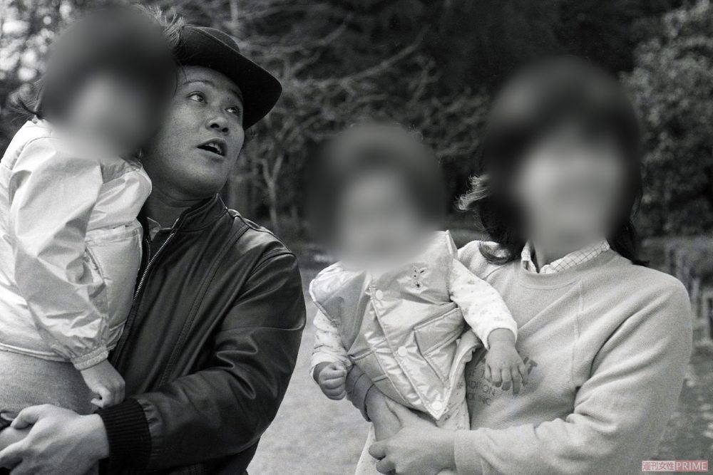 '81年、まだ幼い娘たちを抱っこして、公園でくつろぐ西田さん一家。当時から、仲の良さは評判だった