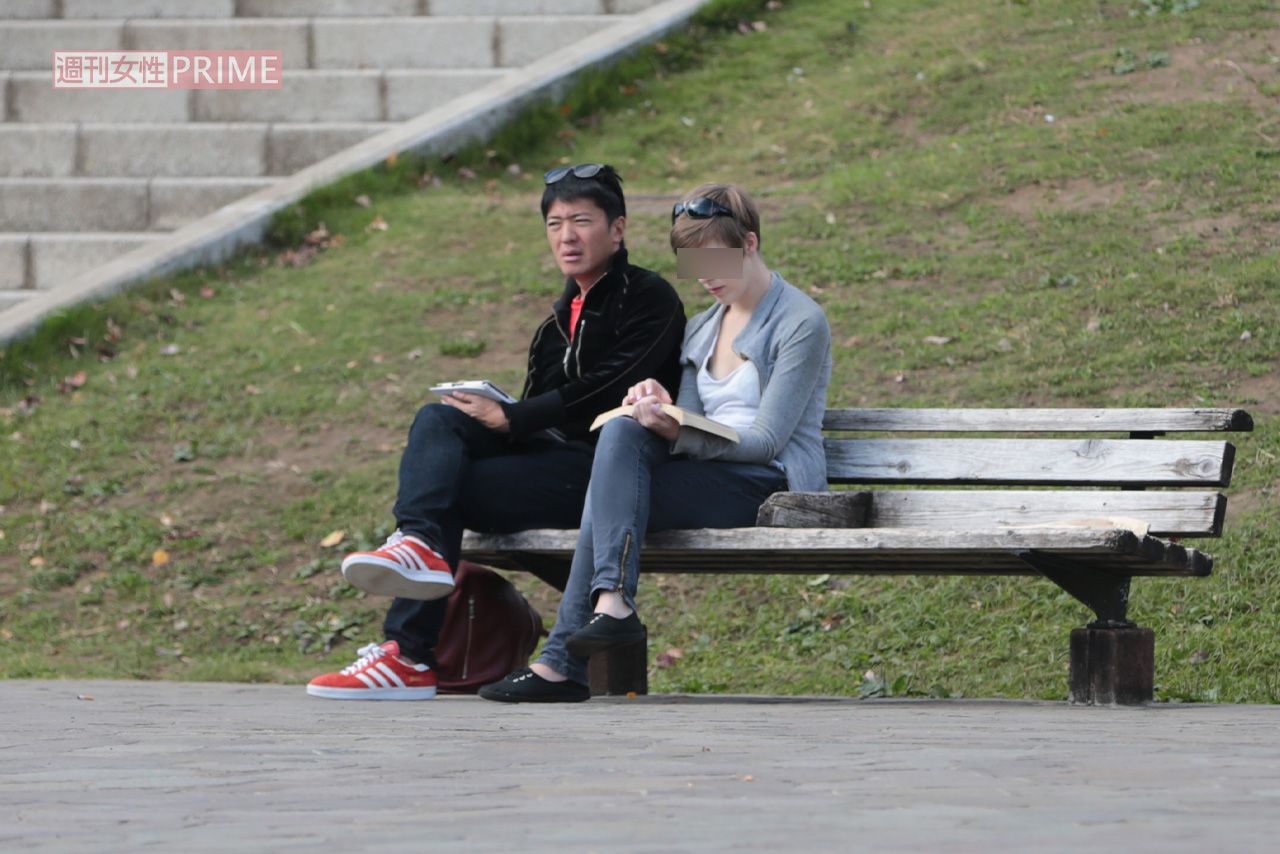 2016年10月、ドイツ人女性との公園デートを楽しむ長井秀和を直撃