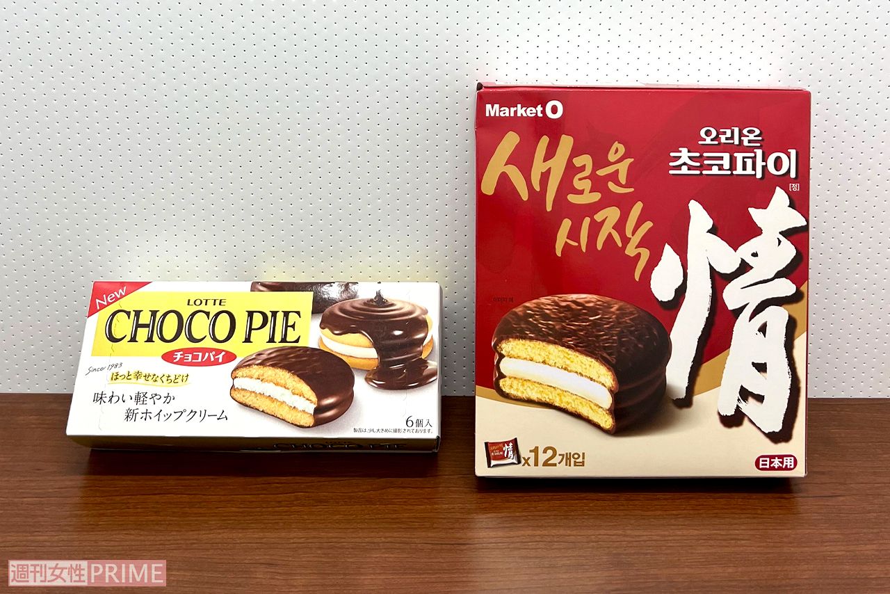 チョコパイ（日本・写真左）とチョコパイ情（韓国・写真右） “情”はバラでも購入可能で、バナナ味もある
