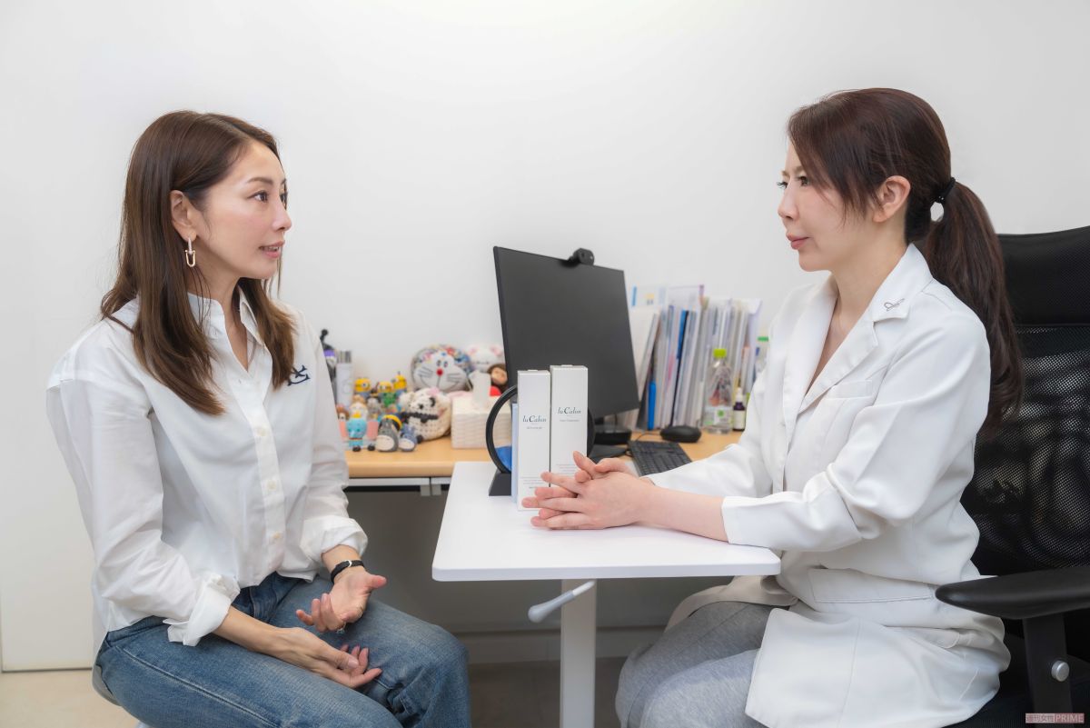 熊切あさ美（左）と中山愛先生（「新宿皮膚と心の診療所」院長）　撮影/佐藤靖彦