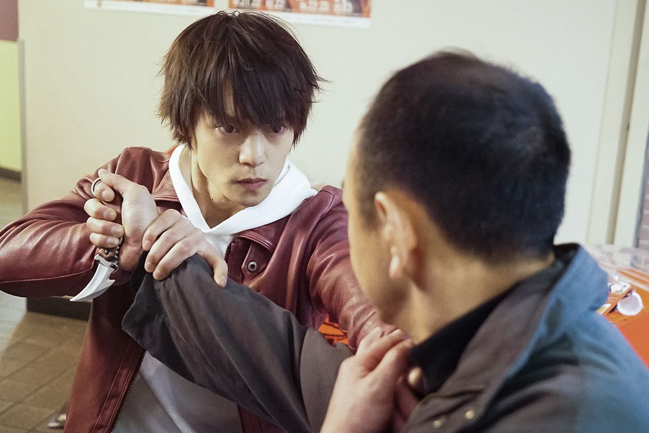 窪田のキレのあるアクションも見どころ。ドラマ『4号警備』(c)NHK