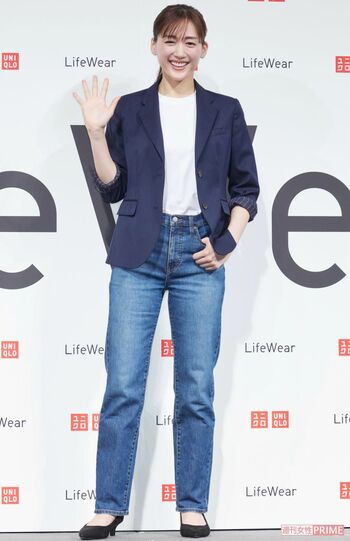 綾瀬はるかは長年ユニクロのCMキャラクターを務めている（2021年）