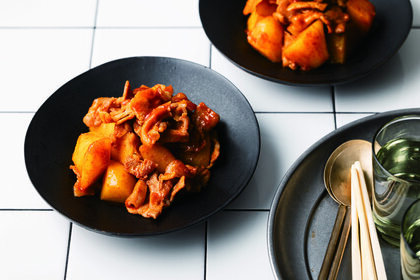 韓国風肉じゃが（撮影／よねくらりょう）
