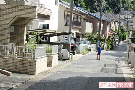 砂かけ女がいなくなった今、自宅周辺には平穏な日々が