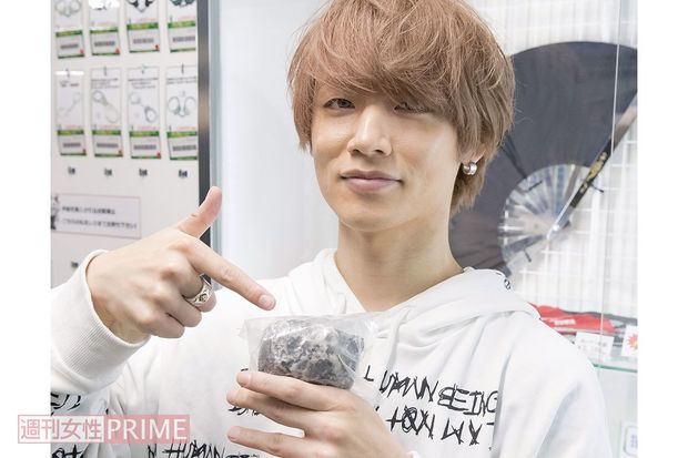 ただの石コロに見えるけど……!?