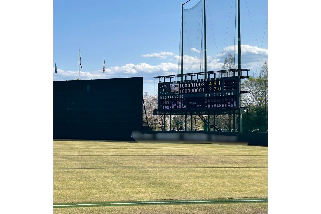 埼玉西武ライオンズの2軍戦観戦のため、ヤクルト戸田球場を訪れた新川優愛（本人Xより）